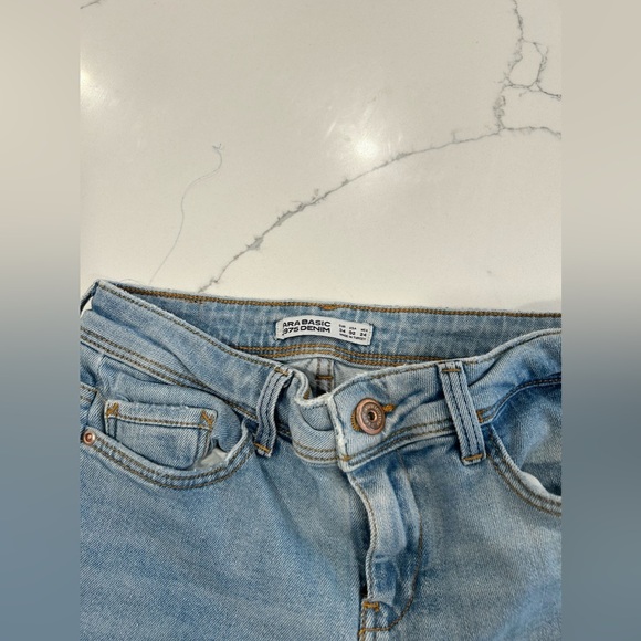 BEAUTIFUL EMBROIDERED ZARA JEANS, Size 2 - Picture 5 of 6